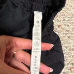 Lululemon Hotty Hot Short II *Long 4" Black- Size 6 Photo 4