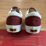 Vans  Old Skool V Burgundy Women 9.0
US Mens 7.5 US Photo 6
