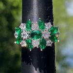 Cocktail Ring Flashes with Emerald Green and Clear Crystals Photo 0