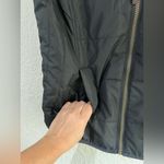 Bass women’s vest size small winter perfect! Black Photo 6