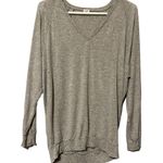 Aritzia  Wilfred gray long sleeve v neck high low shirt‎ XS Photo 0