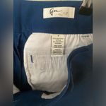 Greg Norman Women's Size 2 Blue Stretch Cotton Walking Golf Shorts Pockets NWT Photo 1