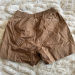 Everlane easy shorts in tan, size 00. Excellent condition. Photo 3