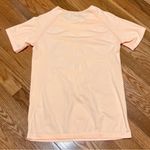 Old Navy Women’s Go-Dry Active Light Orange Fitted Run T-Shirt - Size M - VGUC Photo 1
