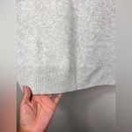 Evereve  Soft Knit V-Neck Long Sleeve Sweater Size XS Photo 4