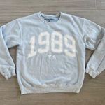Taylor Swift NEW  1989 TOUR ORIGINAL CREWNECK SWEATER SZ M Photo 0