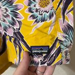 Patagonia NWOT  Womens Baggies Yellow & Purple Floral Shorts - Size Medium Photo 1