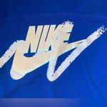 Nike Women’s Small Cropped Sweatshirt Photo 2