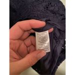 Ellen Tracy  Co Women’s Tank Top Blouse Navy Lace Sleeveless Gold Button M Photo 4