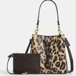 Coach Rowan Bucket Bag With Leopard Prin
# CCD03 Photo 0