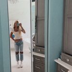 ripped jeans Photo 2