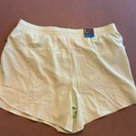 Columbia Women’s Green Omni-Wick Shorts Photo 2