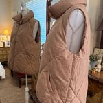 Merokeety Peachy Beige Quilted Vest Photo 4