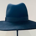 Club Monaco 100% wool hat Photo 2