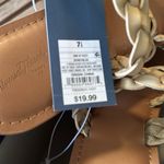 Universal Threads New with tags, universal thread 7 1/2 beige sandals. The name is Hilda sandals. Photo 5