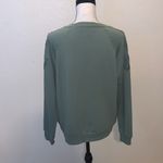 Gloria Vanderbilt  green floral shoulder super soft pullover sweatshirt Photo 4