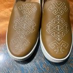 Soludos  Otomi Embroidered slip on shoes tan white size 9 Photo 1