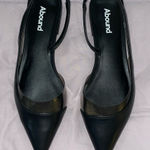 Abound  Black Flat Photo 0