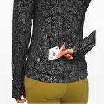 Lululemon  Outrun the Elements 1/2 Zip Pullover Photo 2