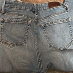 Hollister  Jeans High-Rise Mom Ultra Curvy 25 Medium Wash Photo 4