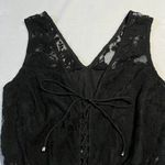Women's Sleeveless V Photo 7
