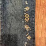 Cosmopolitan Women’s Floral embroidered Capri Jeans Photo 2