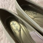 Size 7.5 wide shoes • soft style Photo 13