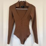Bardot  Ribbed Brown Collar Button Bodysuit Women’s Size Small EUC Photo 4