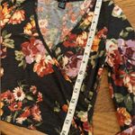 Rue 21  floral surprise V neck top size S Photo 9