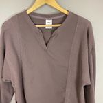 Nike  Yoga Dri-Fit Luxe Cover-Up Shirt Women Long‎ Sleeve Henley Size Medium Knit Photo 4