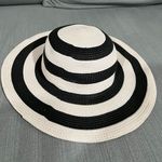 Target black & white floppy hat Photo 0