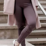 Babaton The Group  Aritzia Greer Pants pull on leggings pants mauve caban small Photo 0
