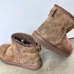 UGG  Women’s Classic Bootssize 7 Photo 0