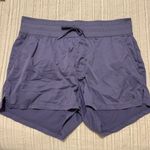 The North Face  Women's Aphrodite Motion Short Photo 2