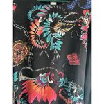 Chico's Women Small (0) Floral Tulip Hem Black Shirt from "Hustlers" Paisley Photo 4