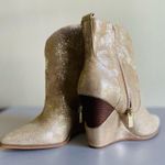 Jessica Simpson EUC.  Champagne Gold shimmer  heeled boot. Photo 3
