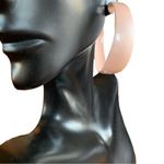 VINTAGE 1980'S LIGHT PEACH PEARLIZED HOOP EARRINGS Pink Photo 3