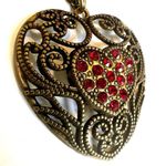 Brass tone red rhinestone heart pendant necklace Photo 3