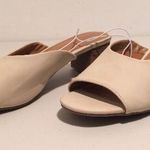 Beige/Cream Heels Tan Size 6.5 Photo 0