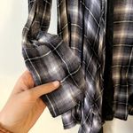 Akira Chicago Black Label black and white flannel cardigan wraparound style rayo Photo 3