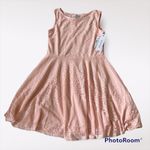 Magazine pink sleeveless scoop neck floral lace dress size Medium Photo 0