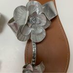 Bamboo Silver flower flat toe sandals with rhinestone trim Size 7 Photo 2