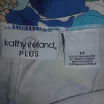 Kathy Ireland  24 Blue Floral Stretch Capri Pants Photo 3