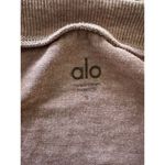 Alo Yoga  Glimpse Long Sleeve Light Heathered Pink Split Side Size Small Photo 3