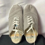 Toms  WO SIZE 8 SLIP ON MULES TAUPE GRAY  COLOR WHITE  LACES GOOD CLEAN CONDITION Photo 2