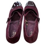 Clarks Sapphire Vase Mary Jane pumps Burgundy suede with patent cap toe size 10 Photo 2