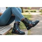 Timberland 6" Heritage Lace Up Boots Black Floral Edgy Feminine Womens Size 6 Photo 1