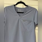 FIGS  Gray Blue Catarina One Pocket Scrub Top Vapor Blue Space Limited Edition XS Photo 2