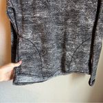 Lululemon Forever Endeavour Long
Sleeve
Rush Jacquard Black White Photo 8