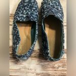 Toms  CHEVRON PATTERN STITCHED LOGO HEEL TAB CANVAS SLIP ON SHOES Photo 2